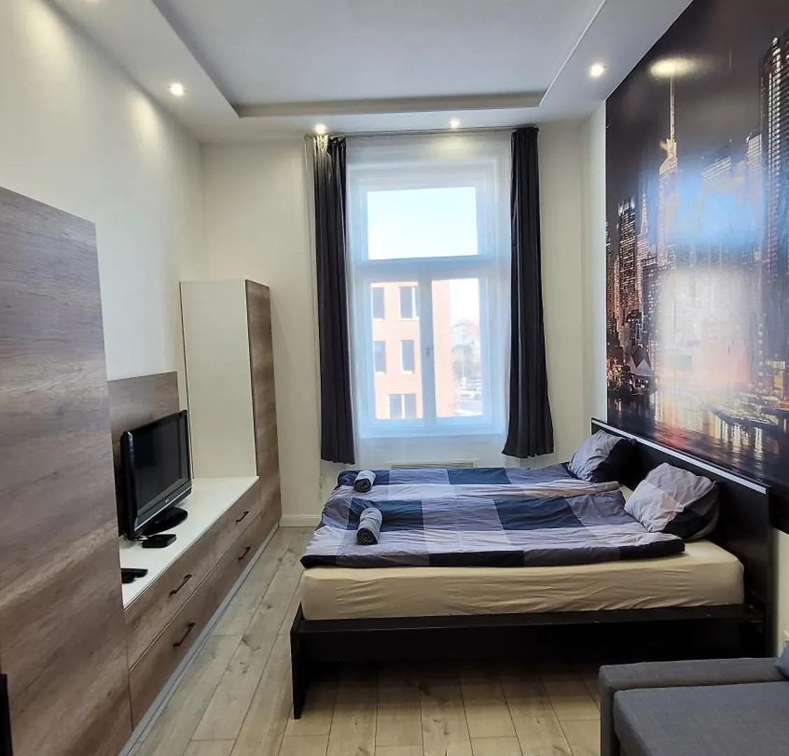Arena Flat, Free Street Parking location